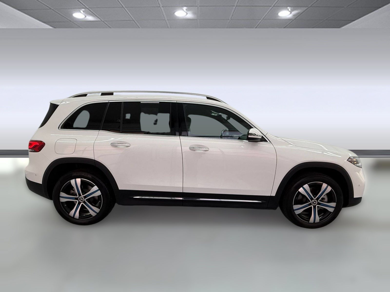 Used 2023 Mercedes-Benz EQB 300 4MATIC image 7