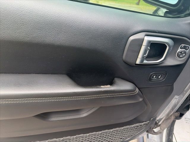 Used 2019 Jeep Wrangler Unlimited Sahara AWD/4WD image 17