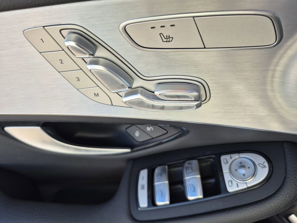 Used 2019 Mercedes-Benz GLC 300 4MATIC image 7