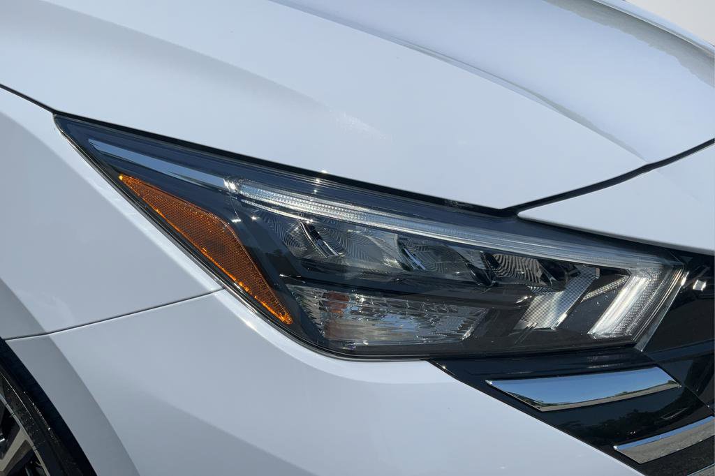 Used 2025 Nissan Versa SV w/ Trunk Package FWD image 28