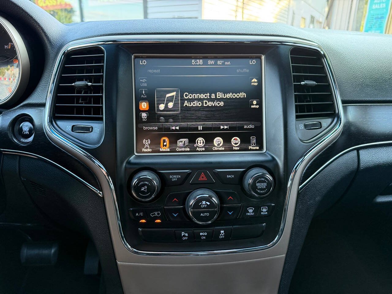 Used 2015 Jeep Grand Cherokee Limited AWD/4WD image 11