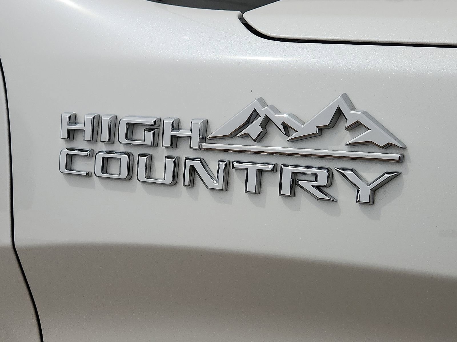 Used 2023 Chevrolet Silverado 1500 High Country w/ High Country Premium Package AWD/4WD image 8
