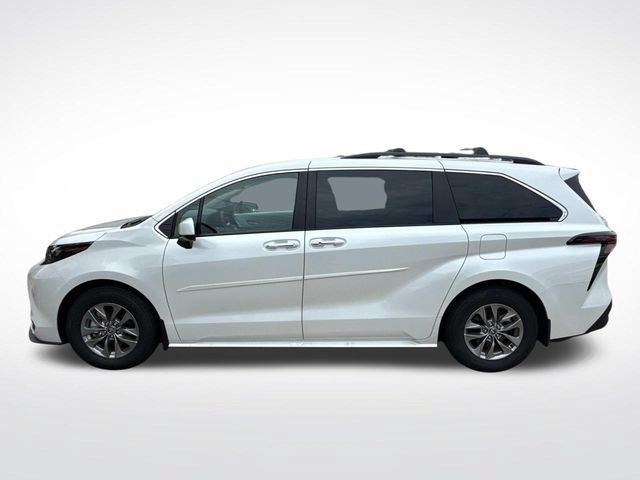 Used 2026 Toyota Sienna XLE AWD/4WD image 6