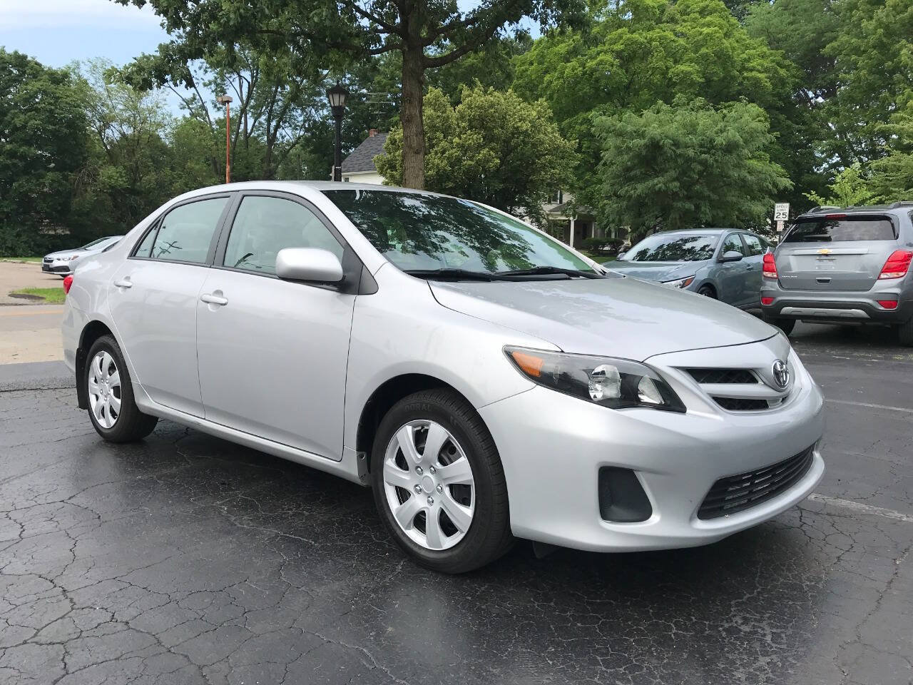Used 2012 Toyota Corolla LE FWD image 2
