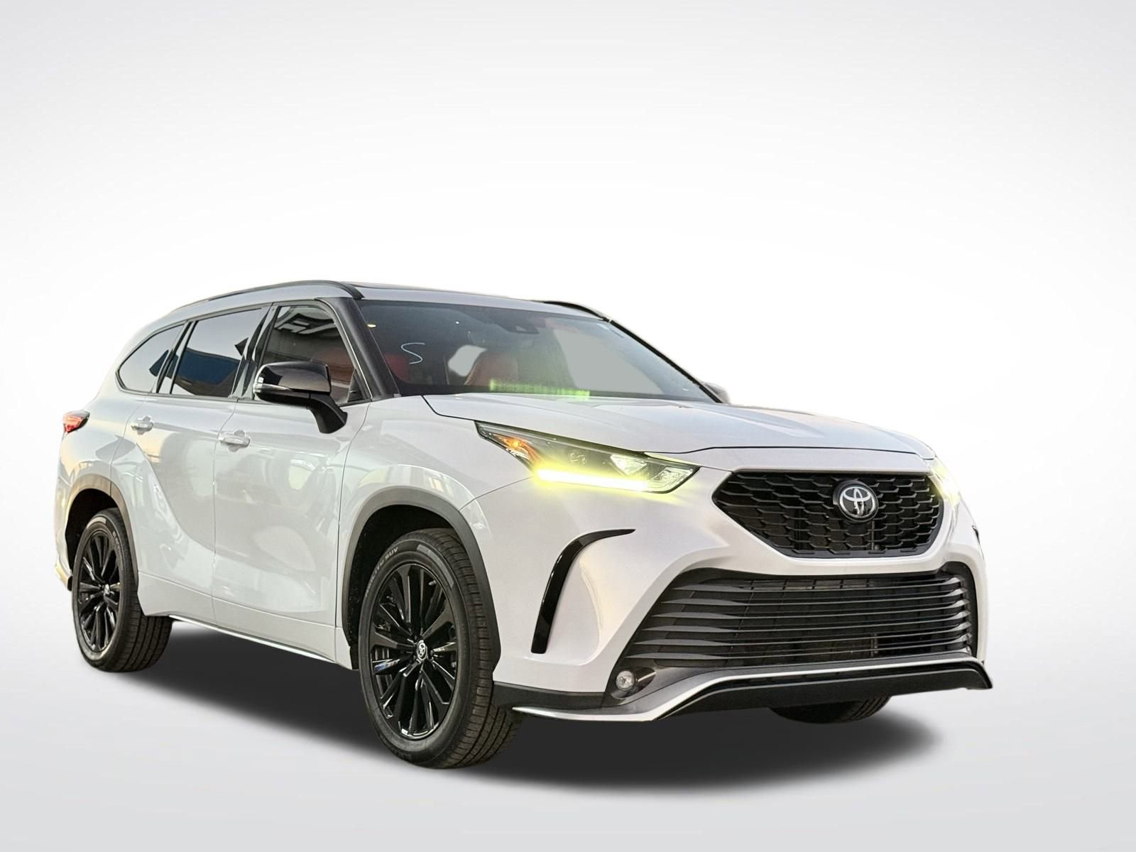 Used 2023 Toyota Highlander XSE image 3