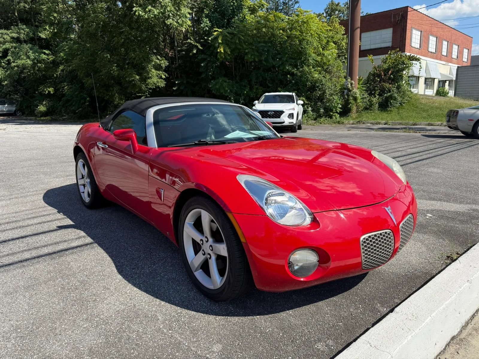 Used 2006 Pontiac Solstice Convertible w/ Premium Package RWD image 3
