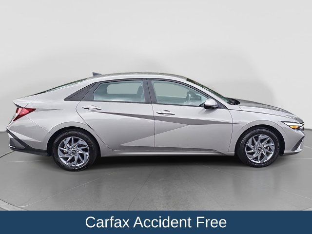 Used 2024 Hyundai Elantra SEL FWD image 3