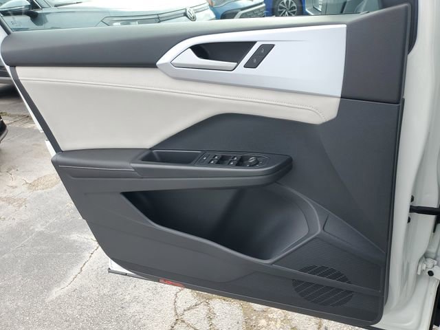Certified 2025 Volkswagen Taos SE w/ Panoramic Sunroof Package image 30