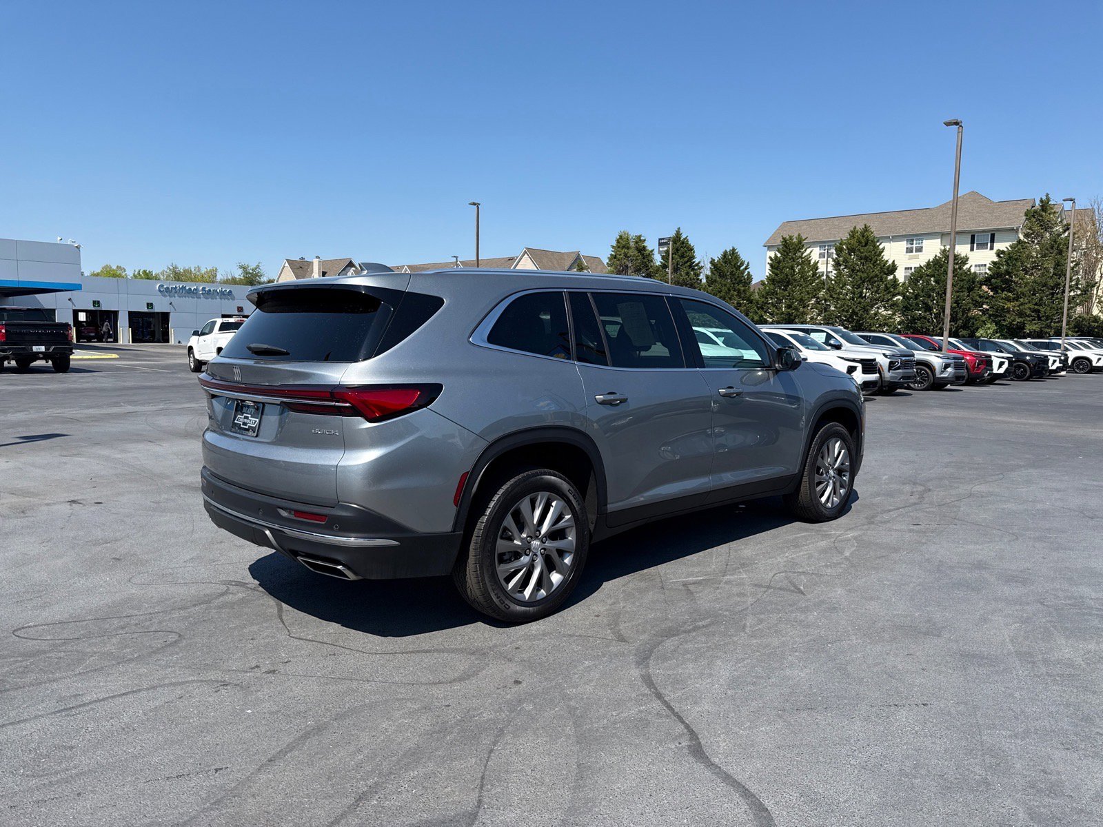 Used 2025 Buick Enclave Preferred image 3