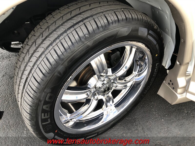 Used 2010 Chevrolet Express 1500 w/ Preferred Equipment Group RWD image 32