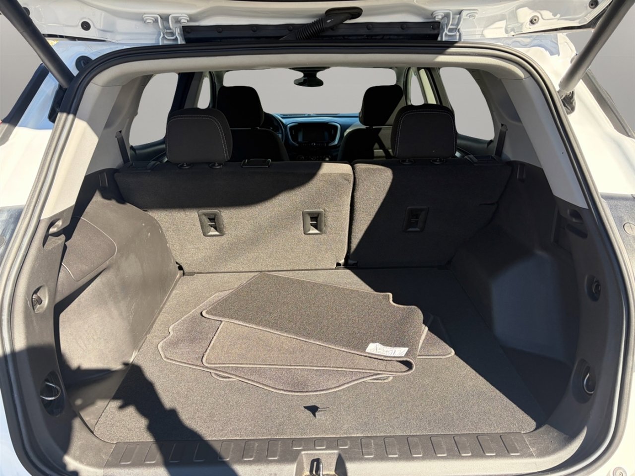 Used 2022 GMC Terrain SLE w/ Driver Convenience Package image 13