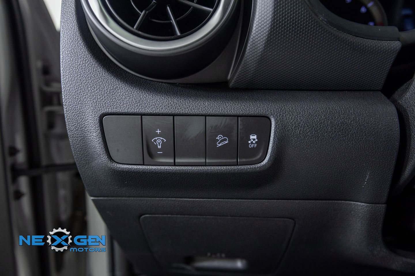 Used 2023 Hyundai Kona SEL image 13