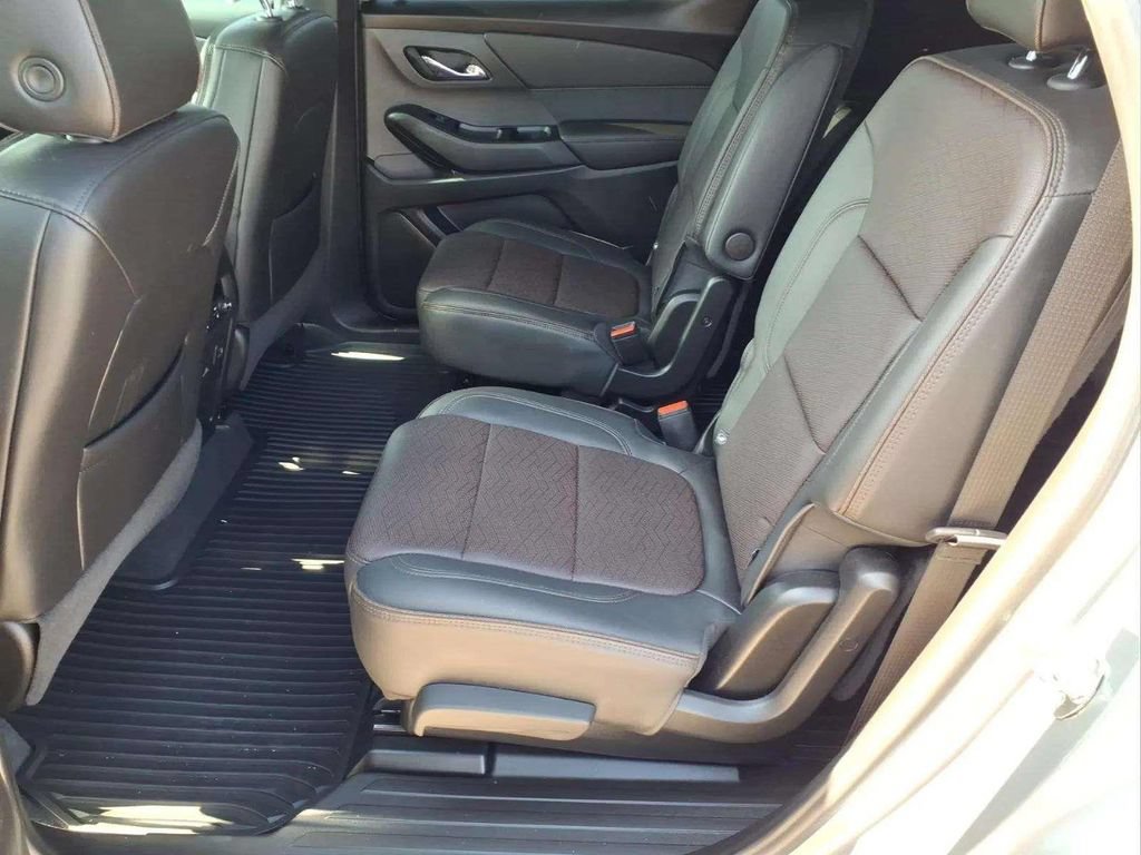 Used 2023 Chevrolet Traverse High Country AWD/4WD image 12