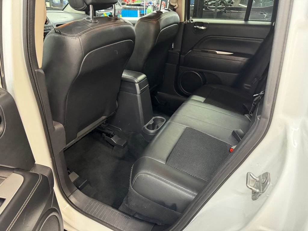Used 2017 Jeep Compass Latitude FWD image 16