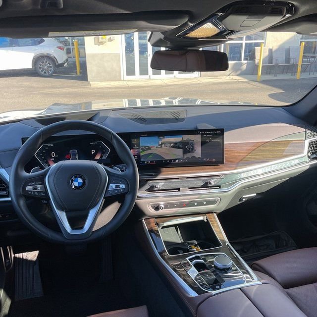 Used 2024 BMW X5 xDrive40i w/ Premium Package image 4