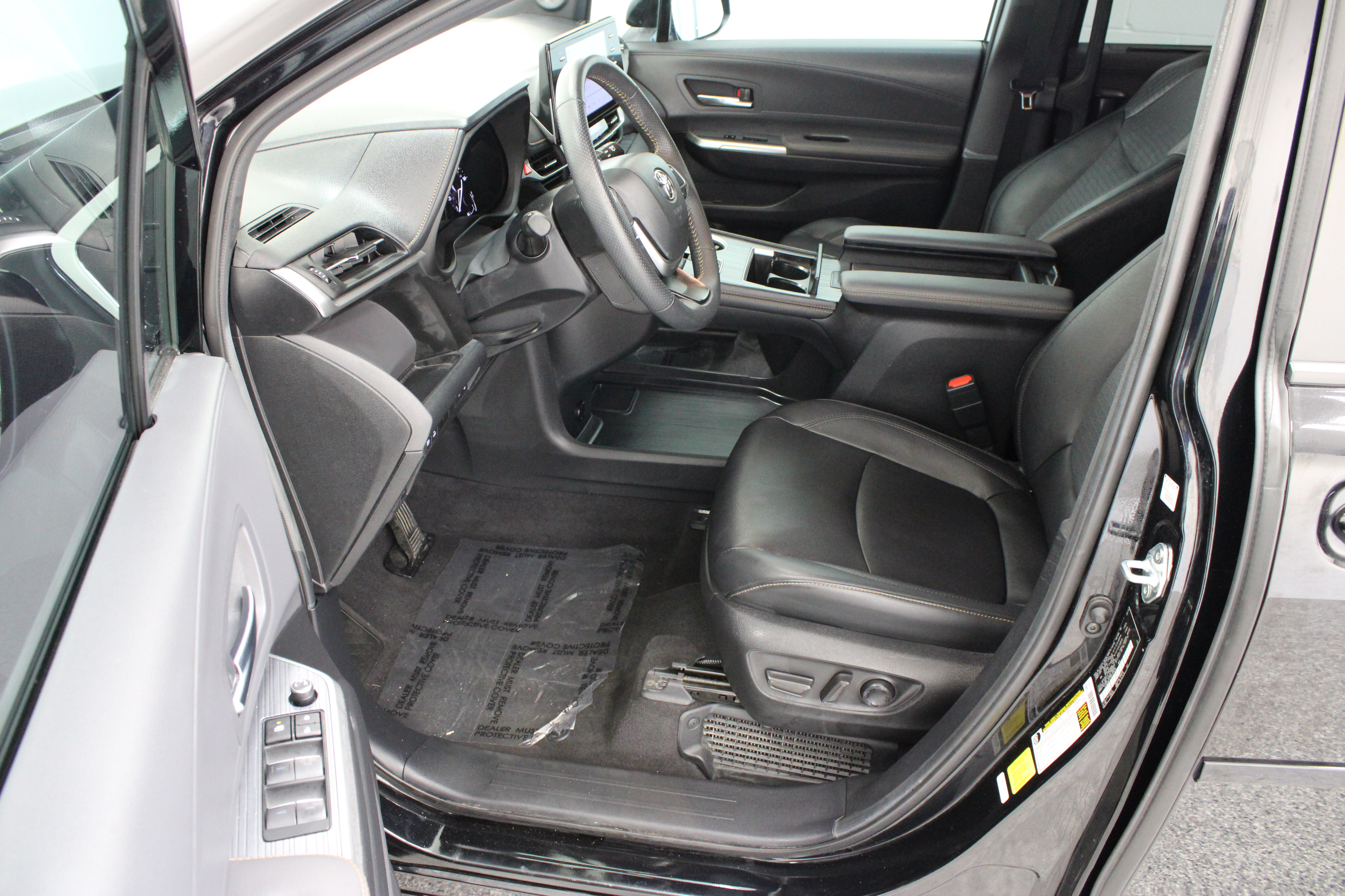 Certified 2024 Toyota Sienna XLE Woodland Edition AWD/4WD image 14