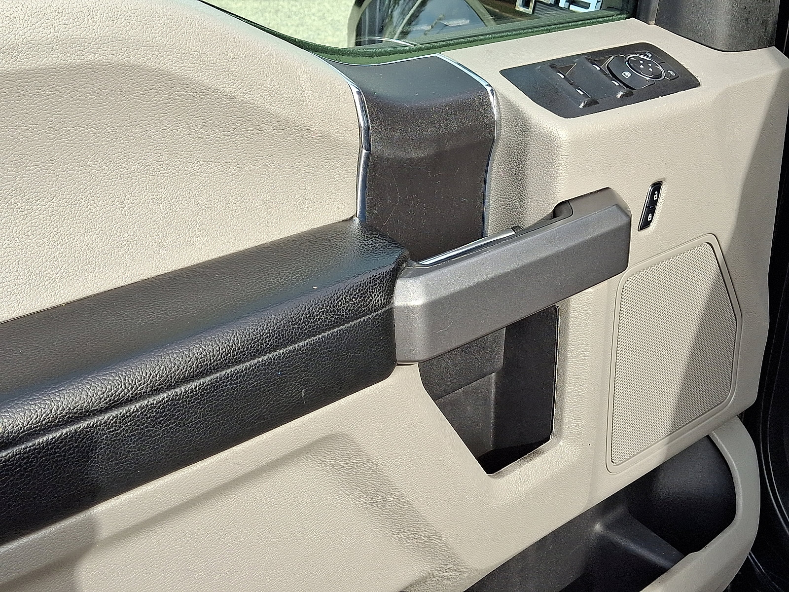 Used 2017 Ford F150 XLT image 12