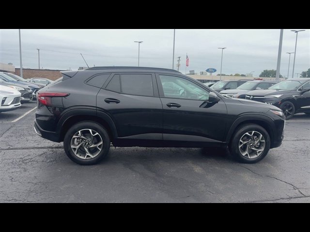 Certified 2024 Chevrolet Trax LT w/ Driver Confidence Package FWD image 9