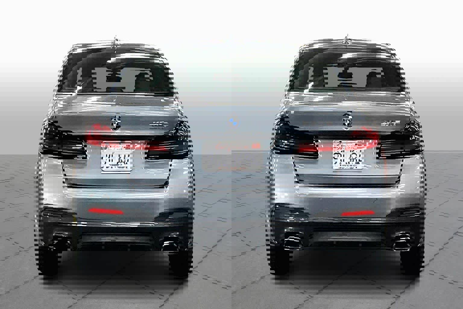 Used 2022 BMW 530e w/ Premium Package image 4