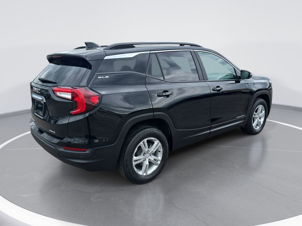 Certified 2023 GMC Terrain SLE w/ Driver Convenience Package AWD/4WD image 3