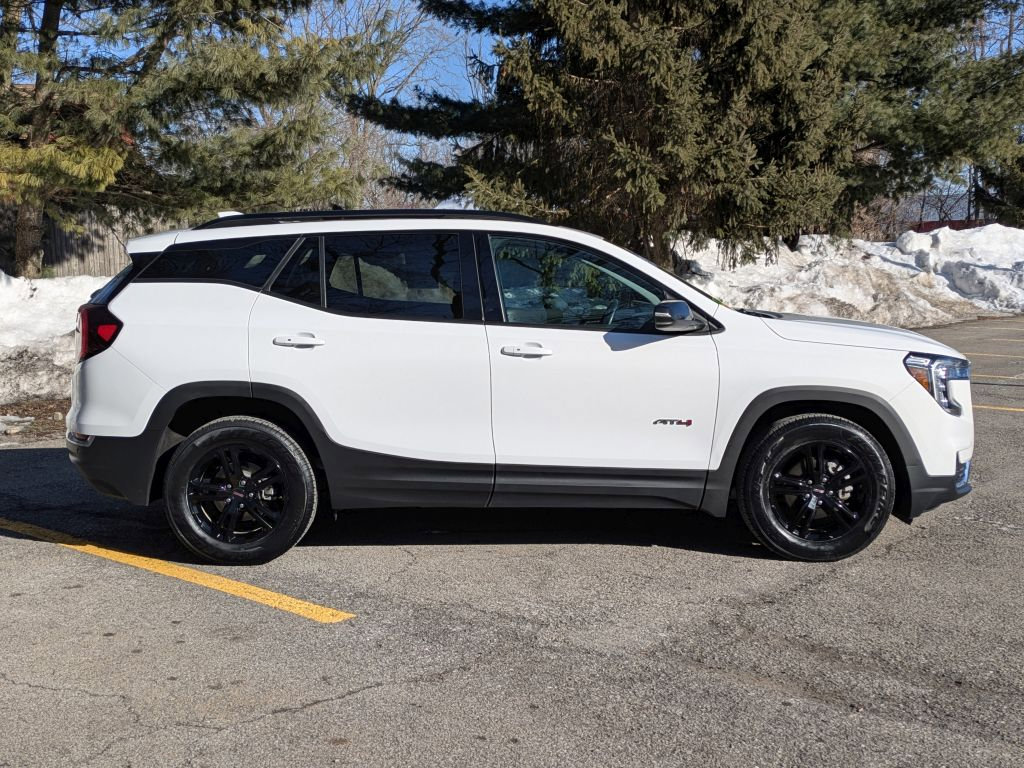 Used 2023 GMC Terrain AT4 image 8