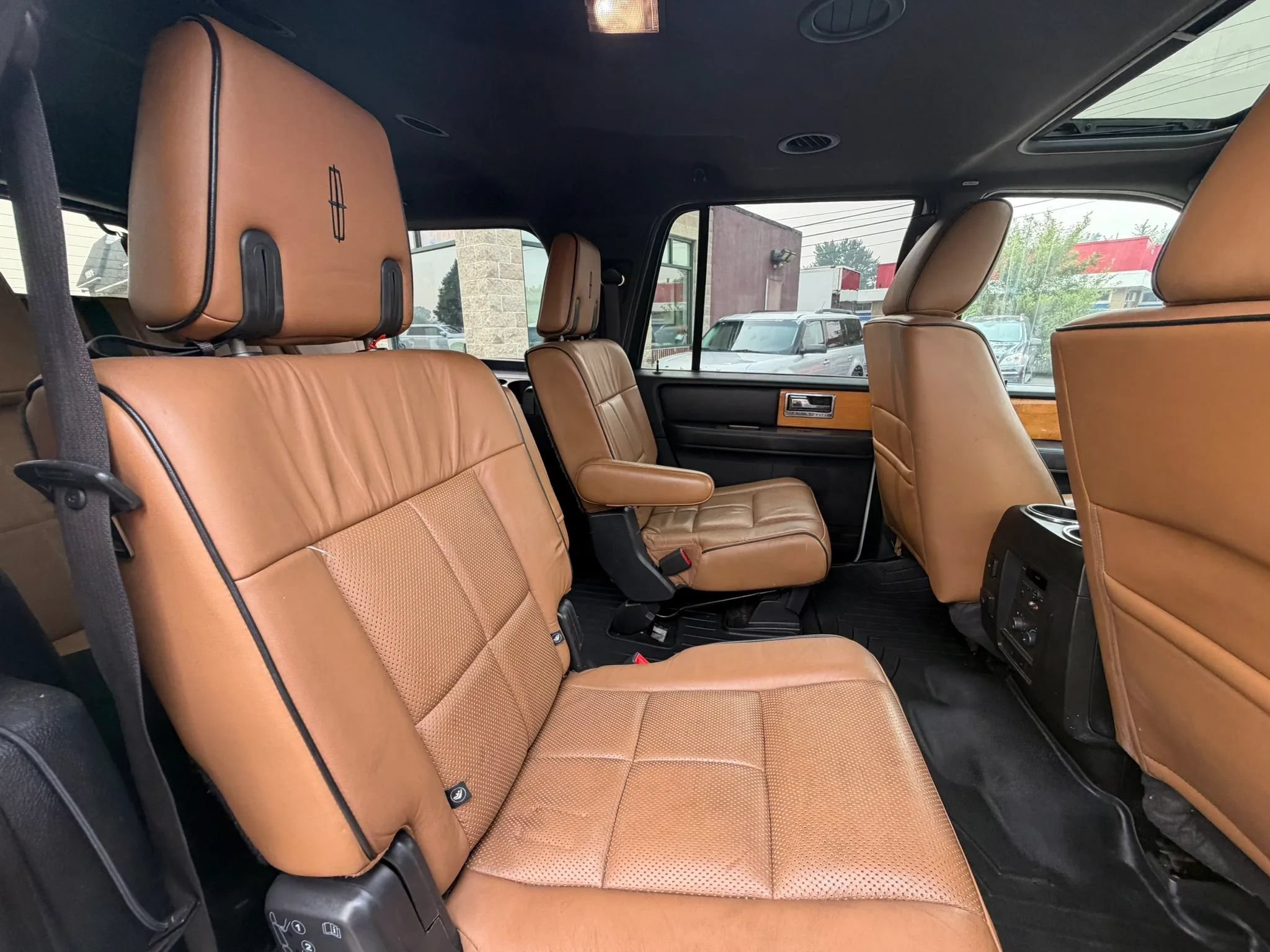 Used 2014 Lincoln Navigator L 4WD w/ Equipment Group 101A image 28