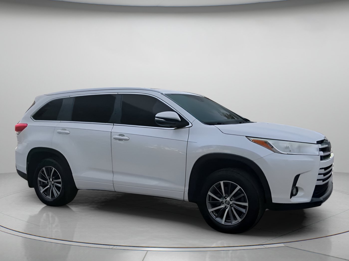 Used 2017 Toyota Highlander XLE AWD/4WD image 35