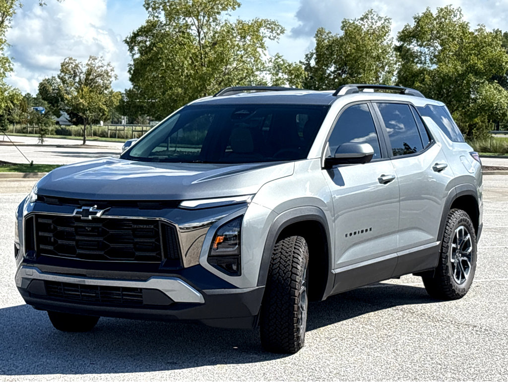 Used 2025 Chevrolet Equinox ACTIV w/ Safety and Technology Package image 3