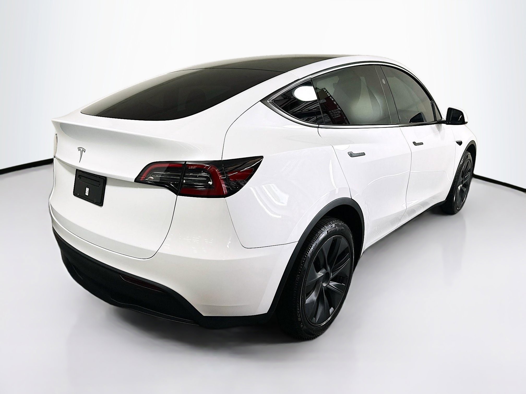 Used 2024 Tesla Model Y Long Range image 3