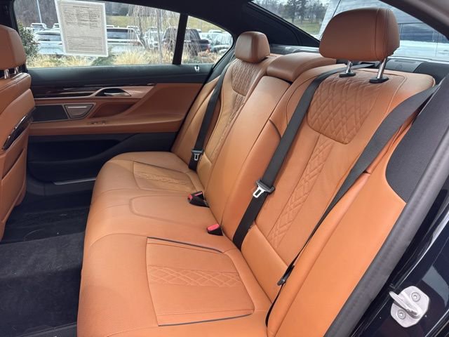 Used 2021 BMW 750i xDrive w/ M Sport Package image 36