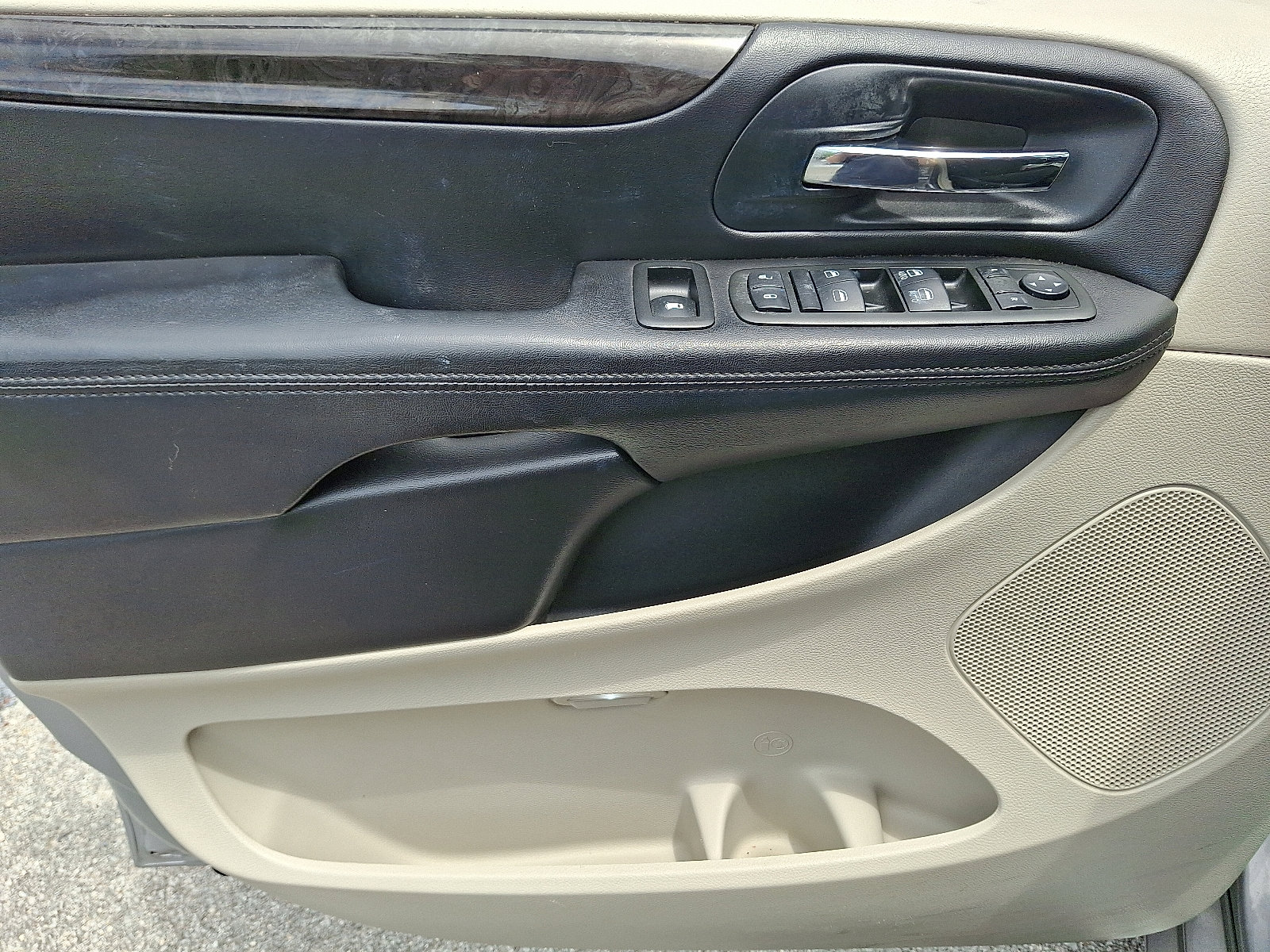 Used 2013 Dodge Grand Caravan Crew w/ Entertainment Group 1 image 15