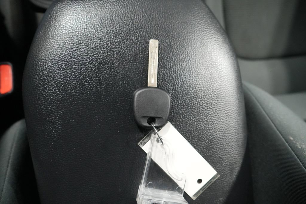 Used 2021 Toyota RAV4 LE image 32