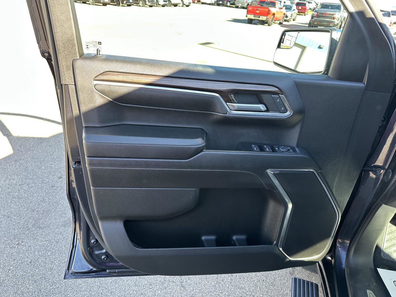 Used 2023 Chevrolet Silverado 1500 LT image 19