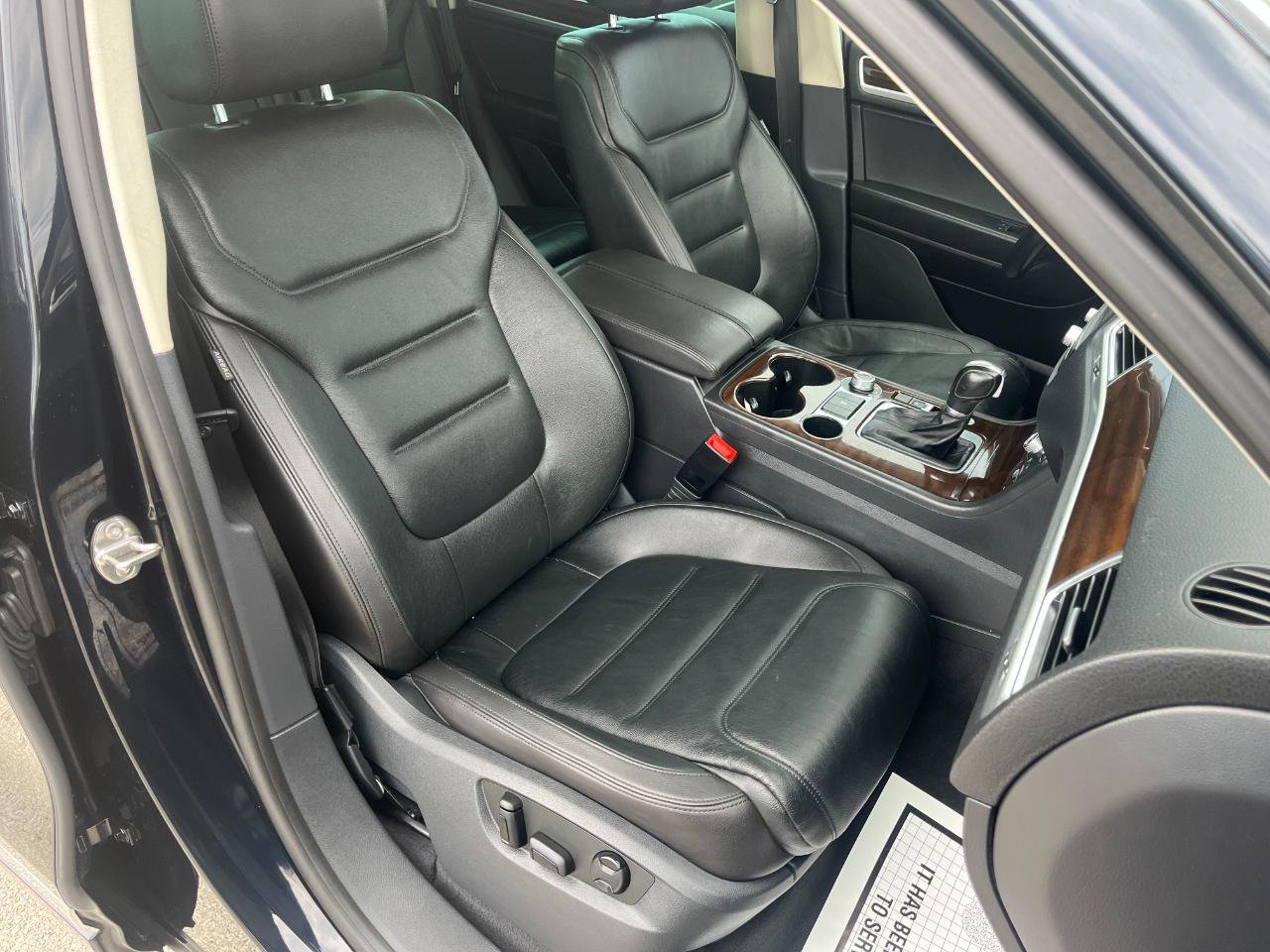 Used 2015 Volkswagen Touareg TDI AWD/4WD image 22
