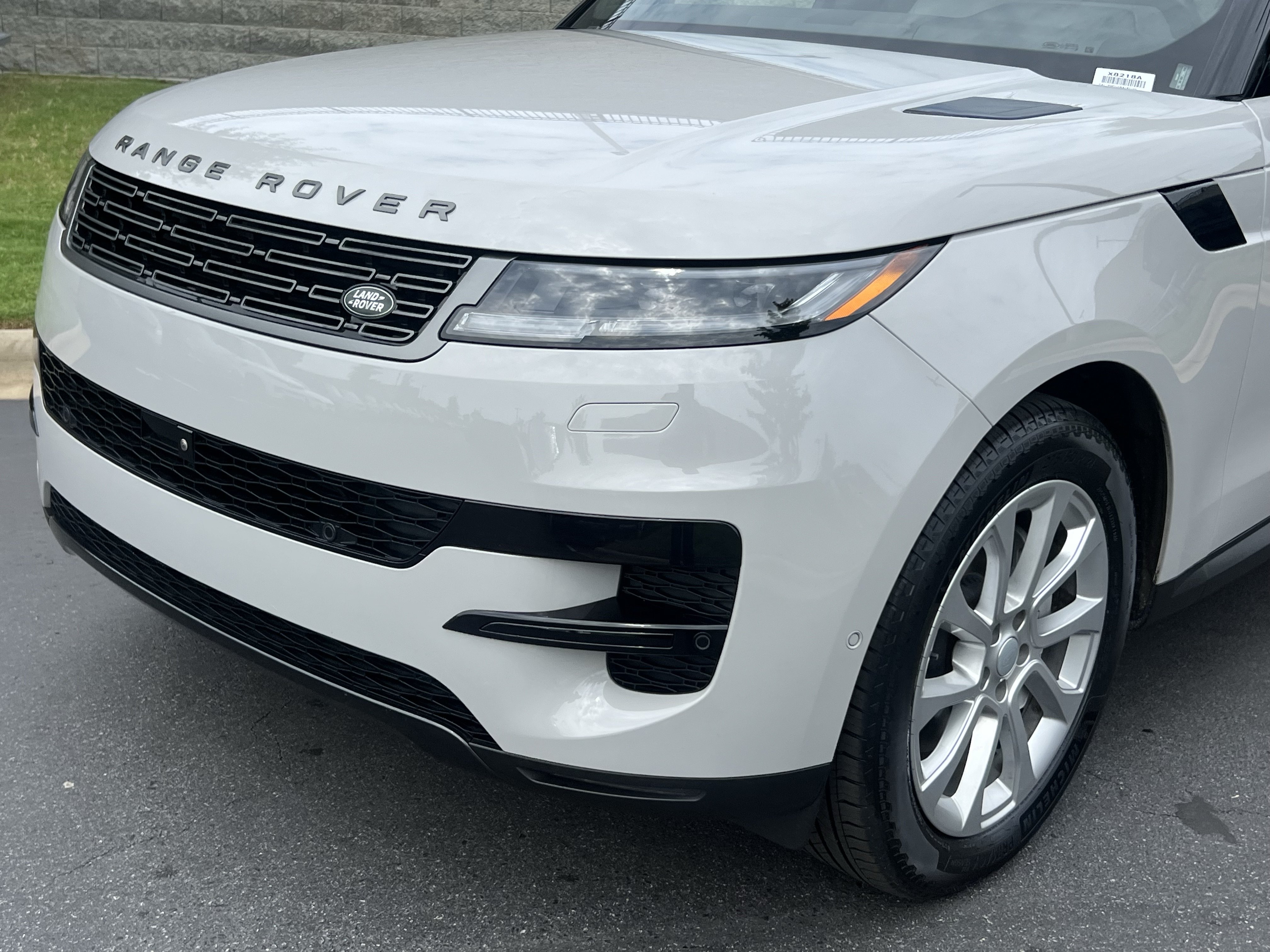 Used 2024 Land Rover Range Rover Sport SE AWD/4WD image 11