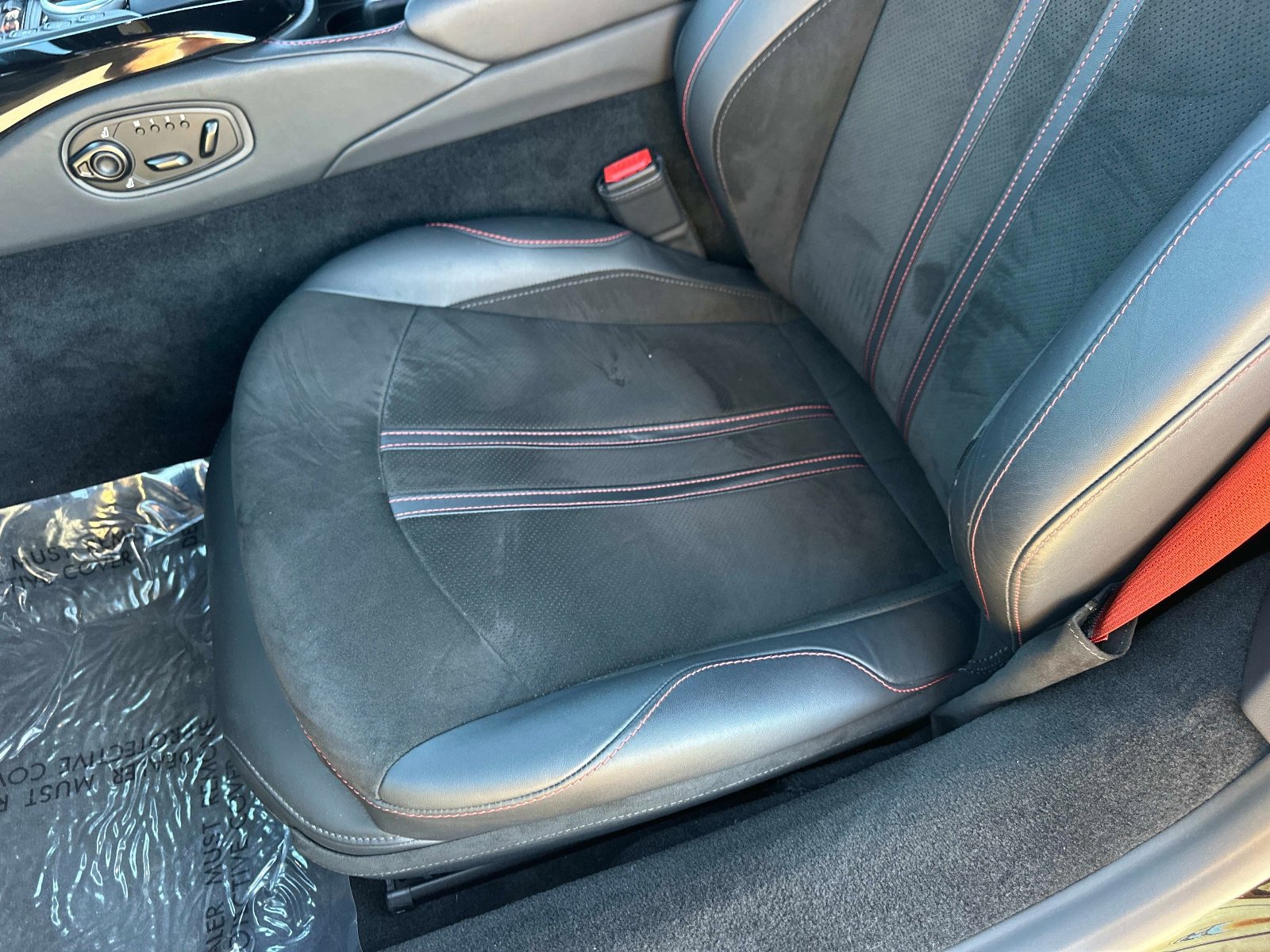 Used 2023 Aston Martin V8 Vantage Roadster image 14