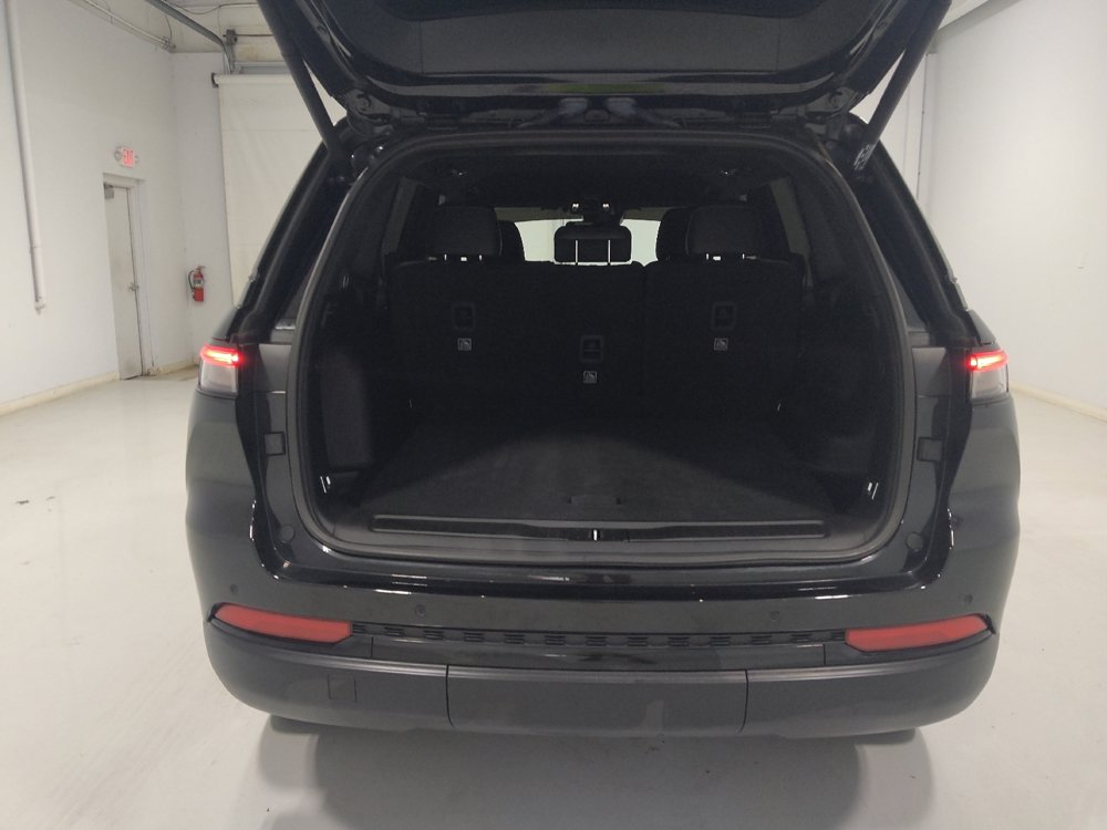 Used 2023 Jeep Grand Cherokee Altitude AWD/4WD image 29