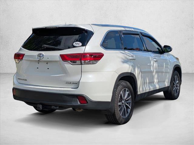 Used 2019 Toyota Highlander XLE AWD/4WD image 5