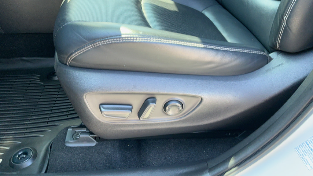 Used 2020 Toyota RAV4 Limited AWD/4WD image 19