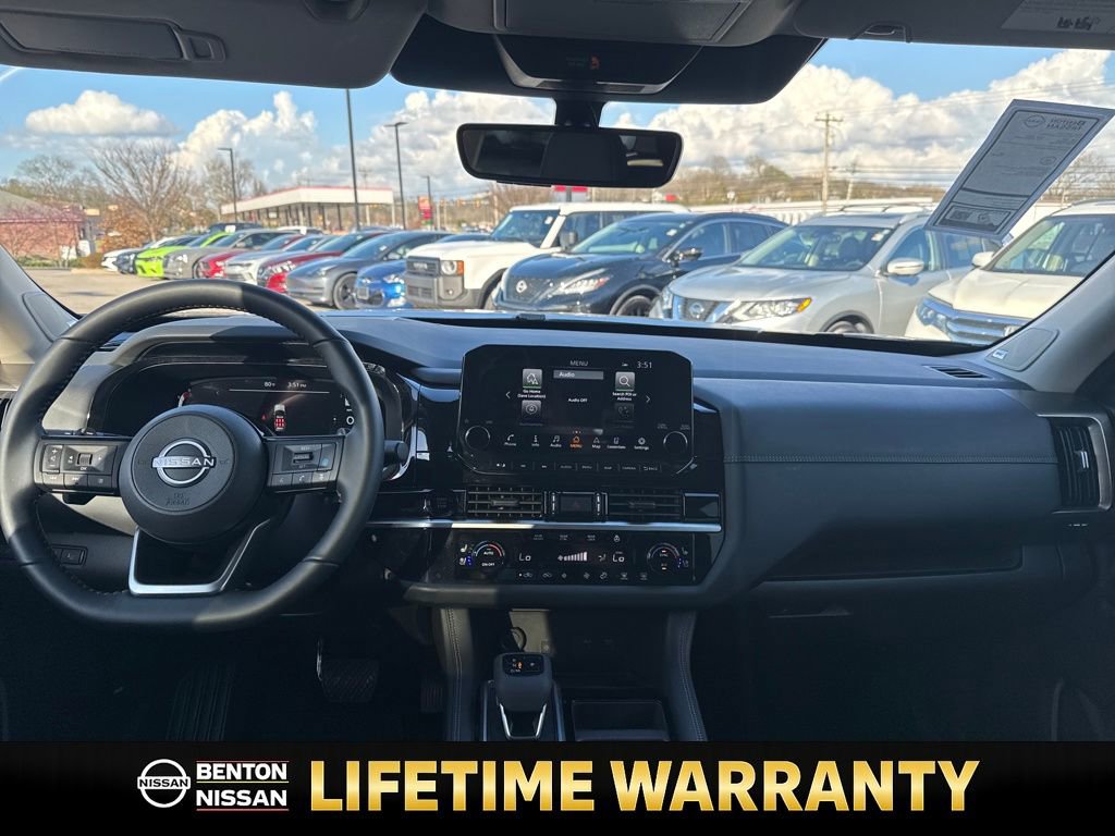 Certified 2025 Nissan Pathfinder Platinum w/ Black Appearance Package image 13