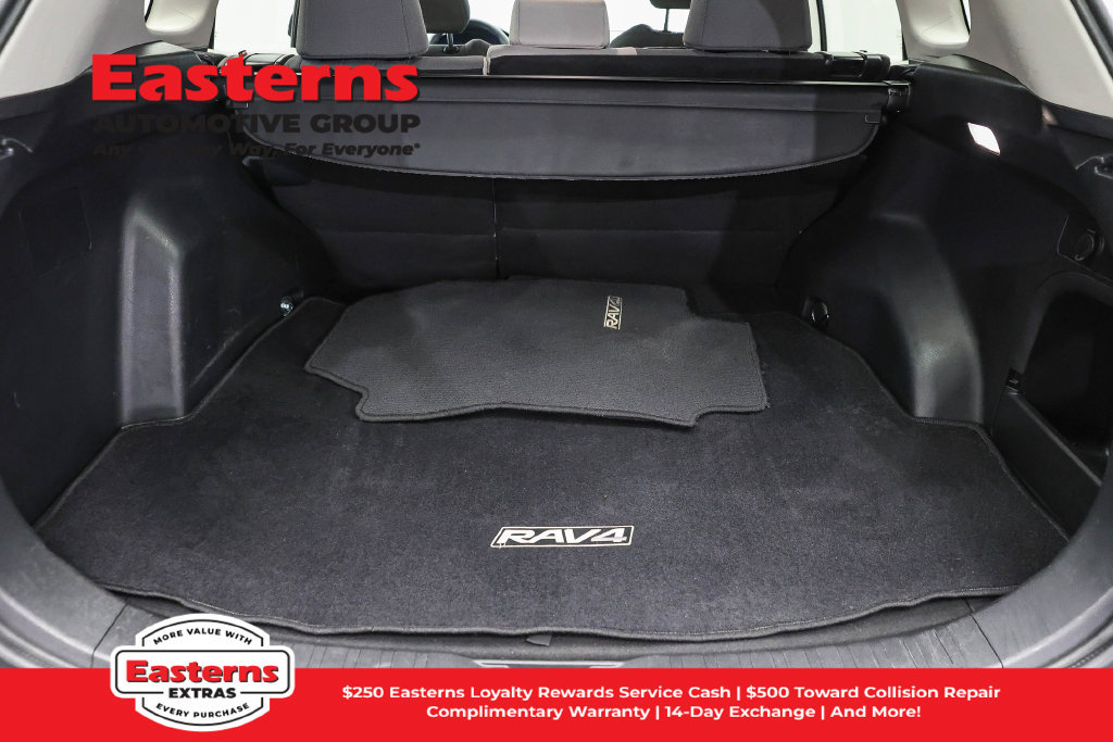 Used 2022 Toyota RAV4 XLE AWD/4WD image 10