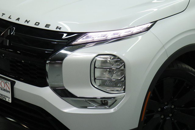New 2026 Mitsubishi Outlander LE FWD image 2