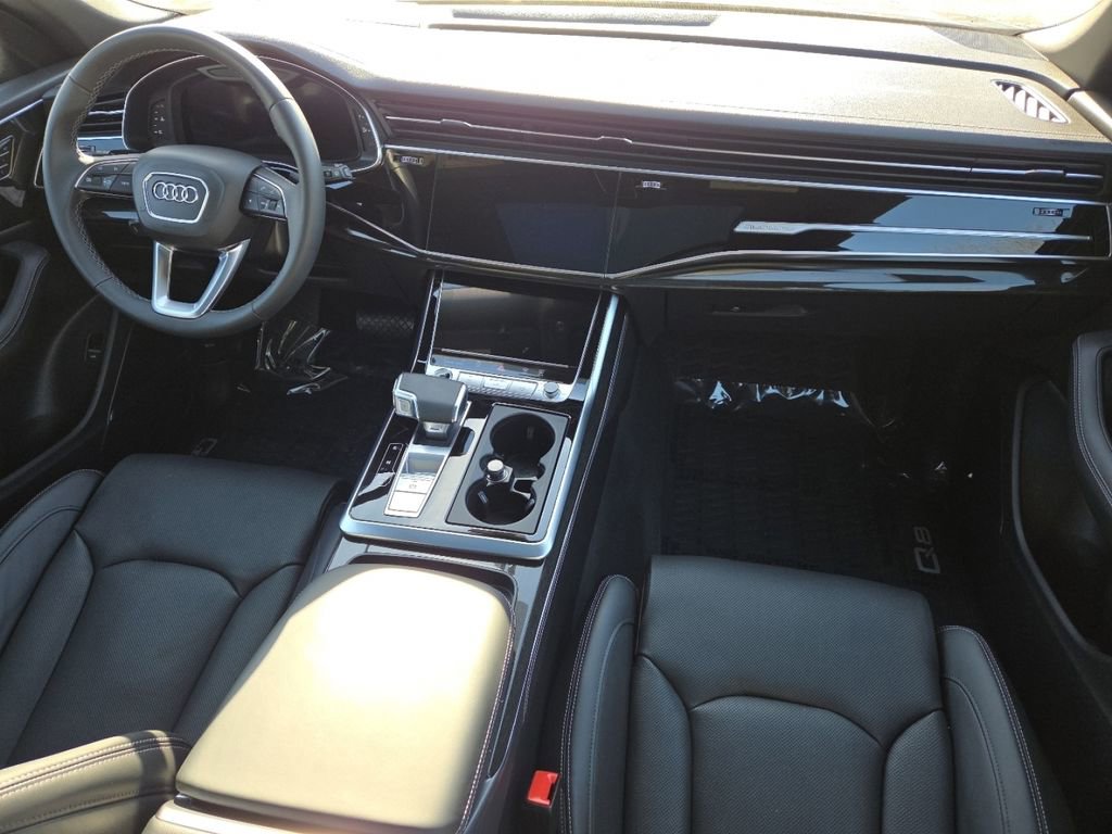 Used 2025 Audi Q8 Prestige image 32