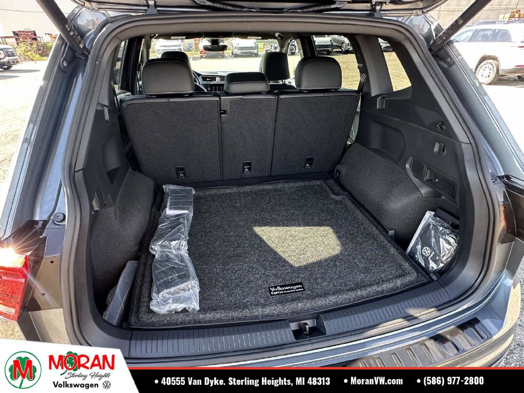 Used 2024 Volkswagen Tiguan SE R-Line AWD/4WD image 12