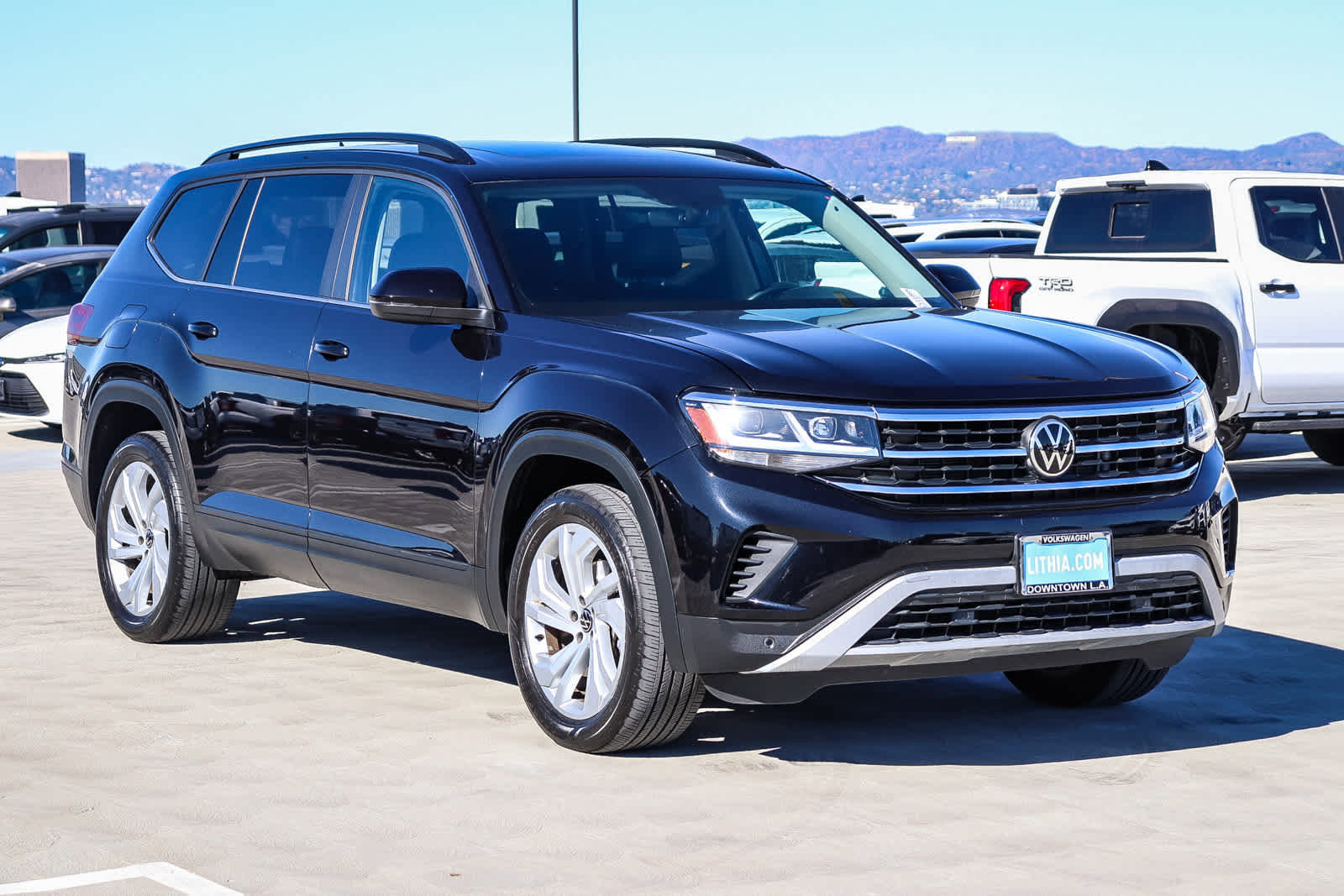 Used 2022 Volkswagen Atlas SE w/ Panoramic Sunroof Package image 3