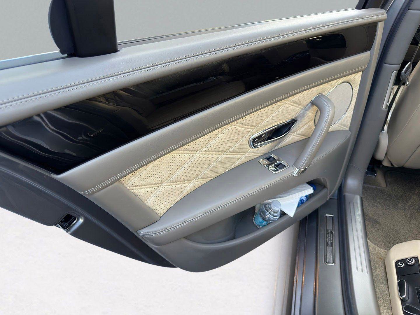 Used 2016 Bentley Flying Spur W12 image 28