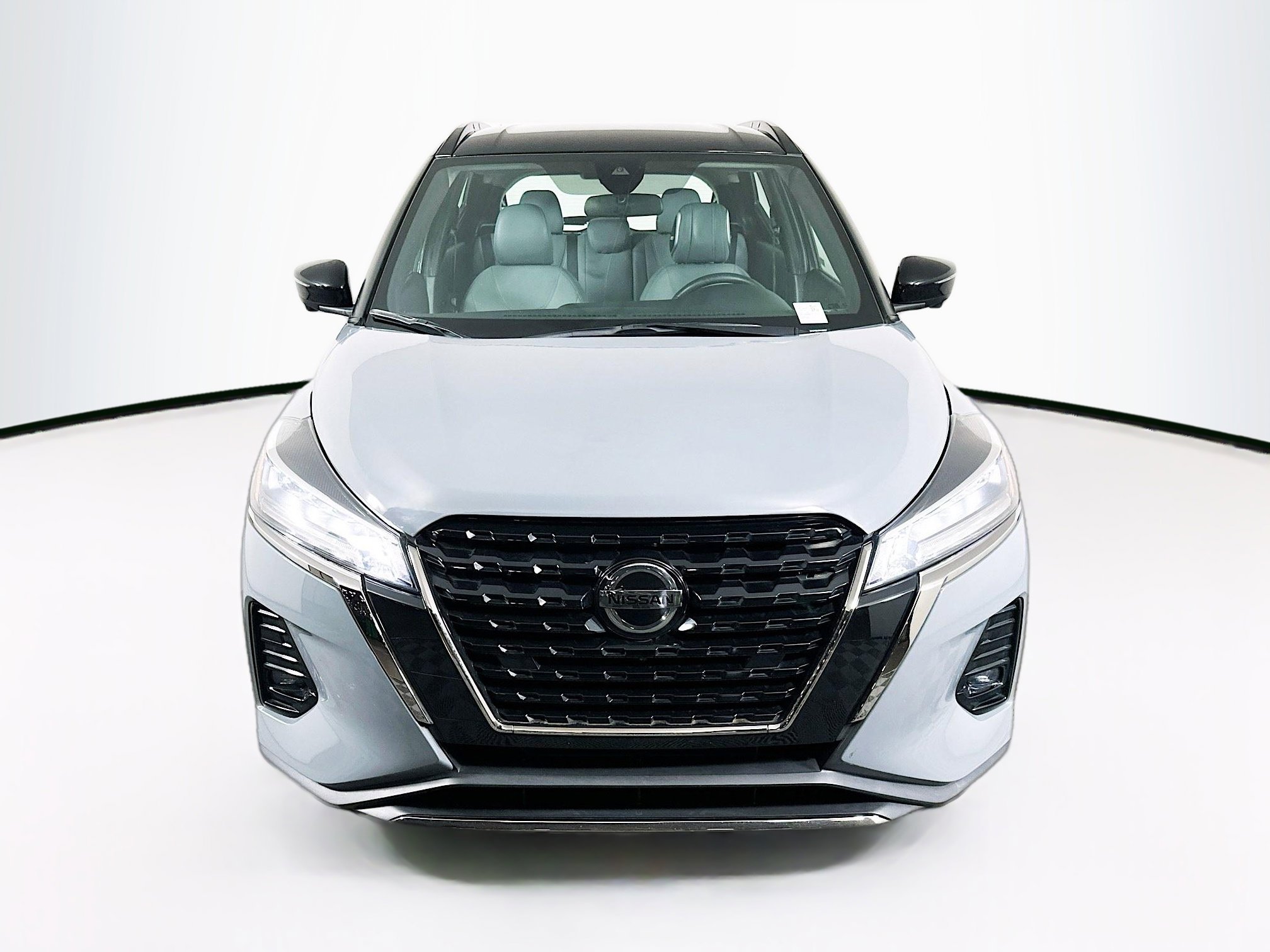 Used 2021 Nissan Kicks SR w/ SR Premium Package FWD image 2
