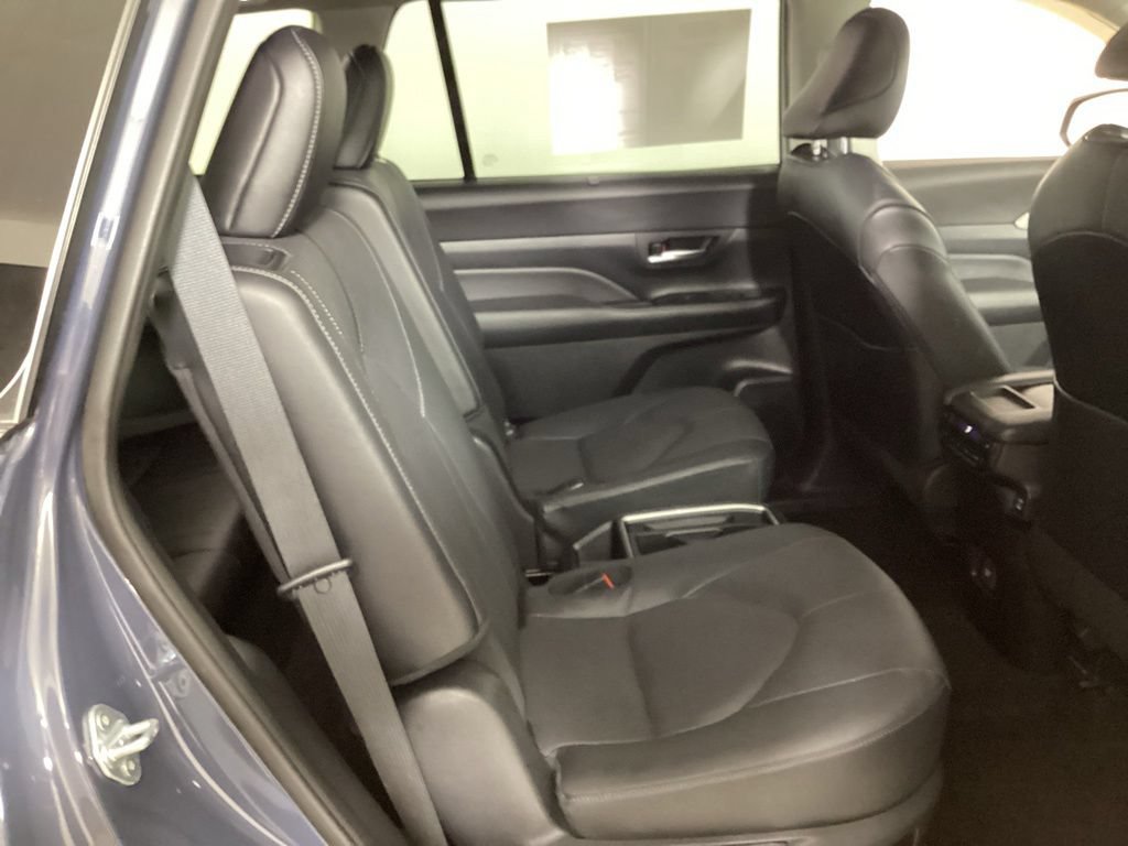 Used 2024 Toyota Grand Highlander AWD image 40