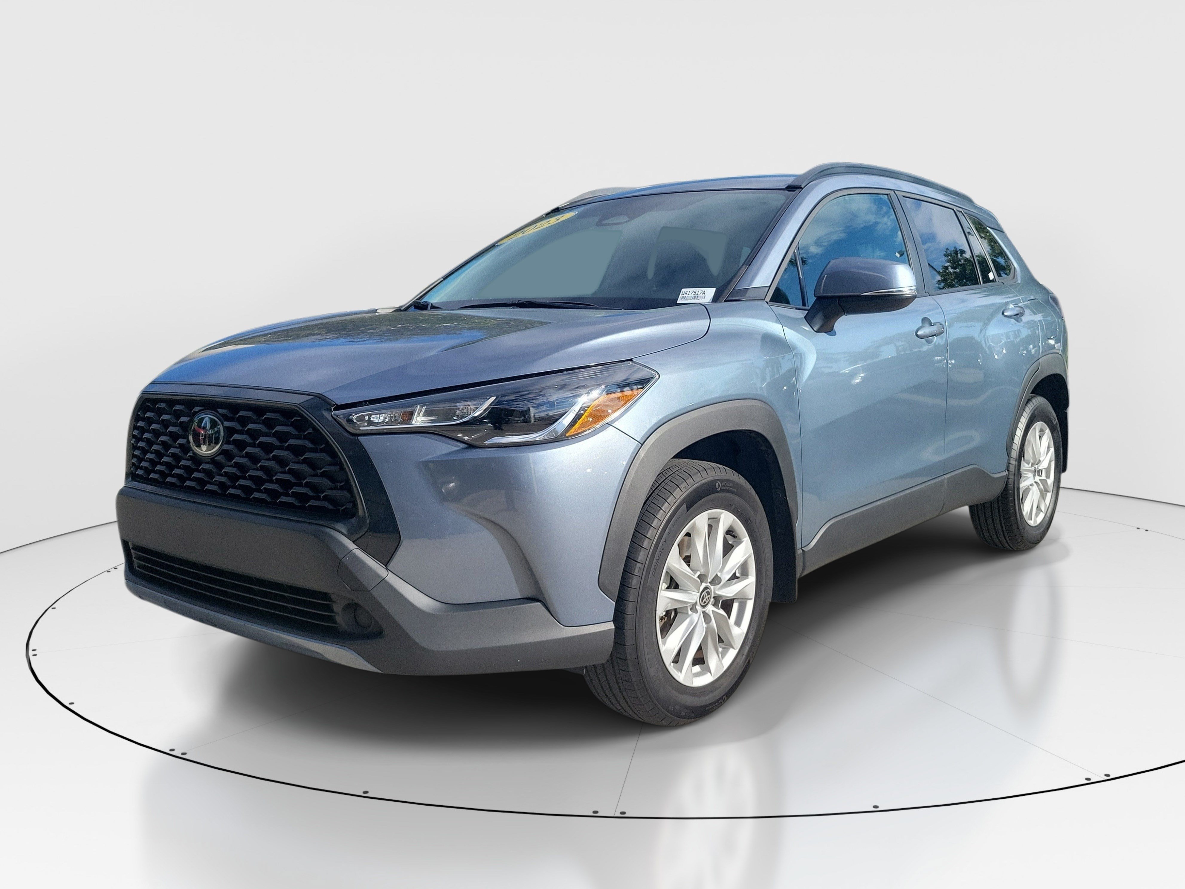 Used 2023 Toyota Corolla Cross LE FWD image 3