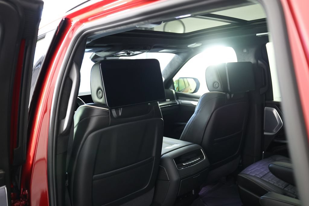 Used 2026 Cadillac Escalade V AWD/4WD image 16